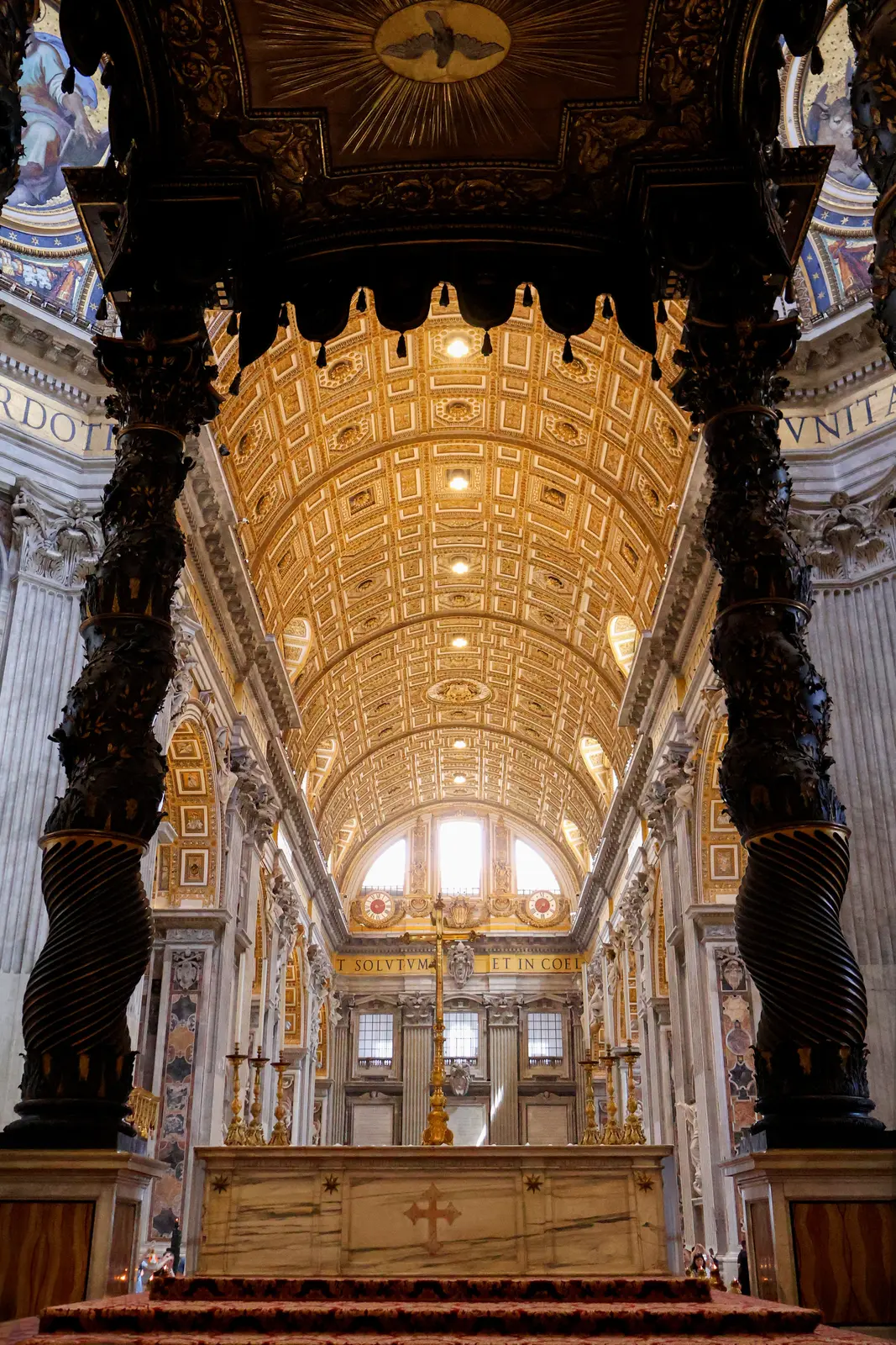 Interior de la Basílica de San Pedro en el Vaticano